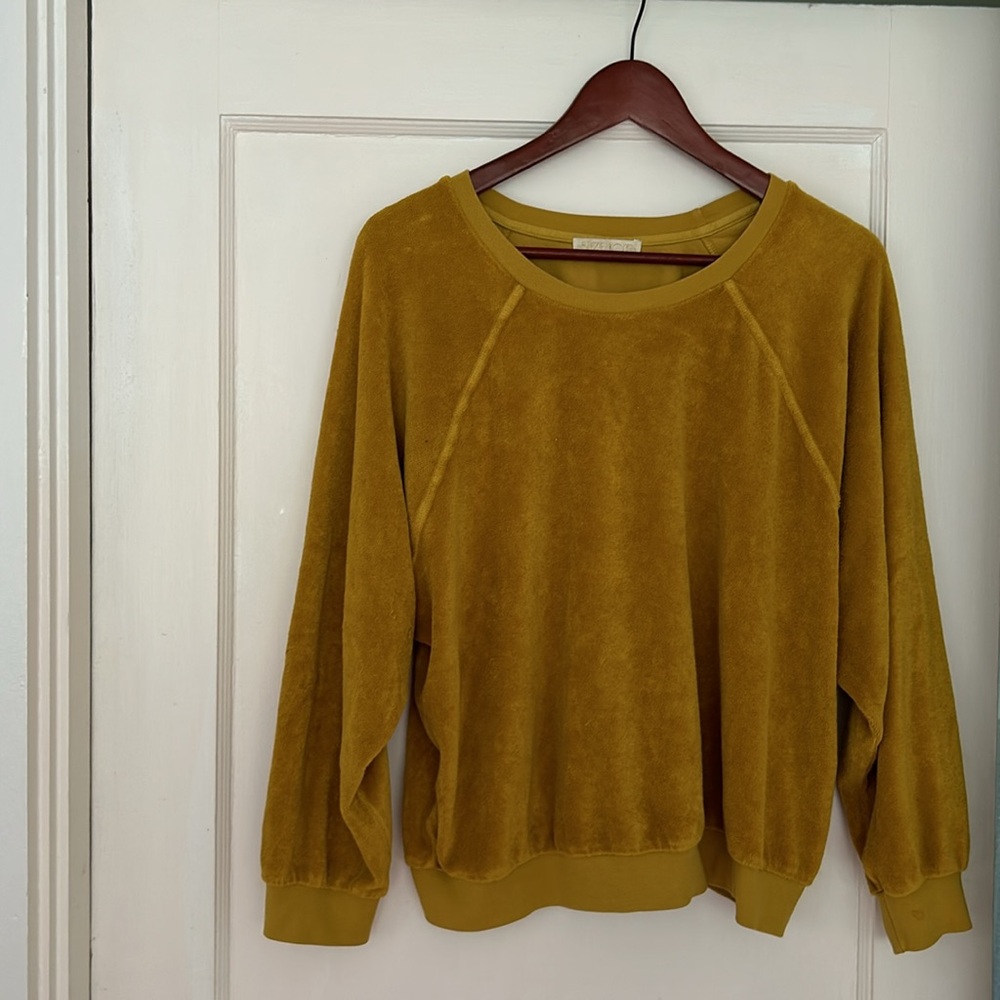 Suzie Kondi The Saba Raglan Top in Terry - Picture 2 of 3